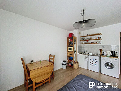 Appartement Type Studio – Meublé – 23m² – Terrasse – Local vélos – Centre-Ville – Saint-Hélier