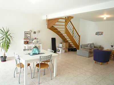 Rare, Montreuil sur Ille, maison récente 3 chambres, à 200 mètres gare,