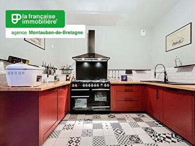 Maison de 83m² – rénovée – centre bourg – jardin -Médréac