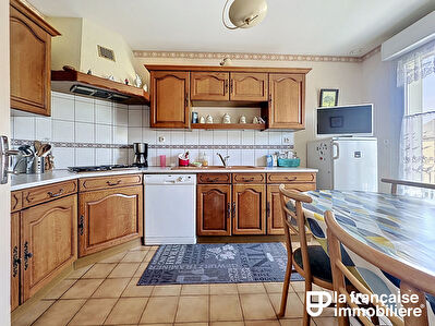 MAISON SUR SOUS SOL – 4 CHAMBRES ET UN BUREAU