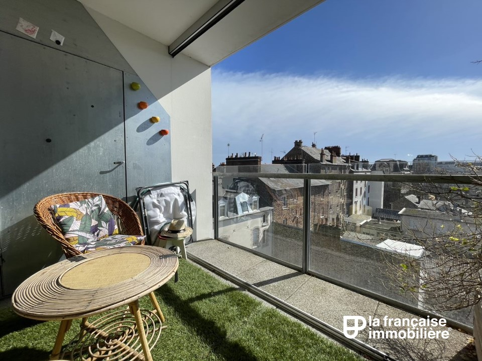 VENDU PAR L’AGENCE EN EXCLUSIVITÉ ! Appartement Rennes 5 pièces en duplex, Avenue Sergent Maginot, 96.52 m² carrez et 103.19 m²,  balcon exposé Sud, place de parking en sous-sol et cellier - LFI-CENTRE-A-10715