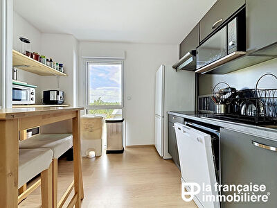 A VENDRE -BRUZ -T3 RÉCENT AVEC TERRASSE, ASCENSEUR ET PARKING