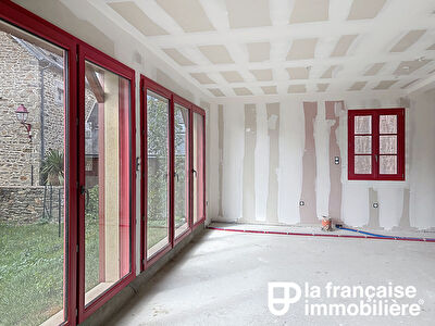 Maison rénovée au coeur de SAINT SULIAC
