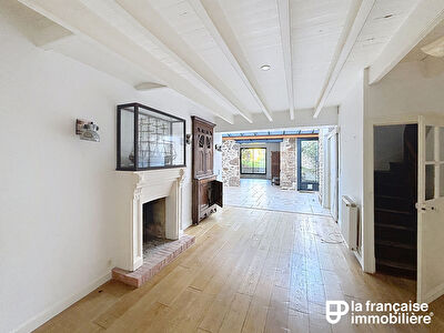 Rare. Au coeur du village de SAINT BRIAC SUR MER