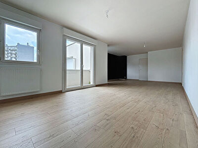 4 pièces récent – terrasses – garage – à vendre – Arsenal-Redon