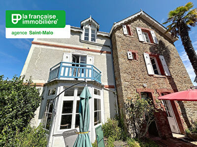 Idéalement située, à deux pas des plages