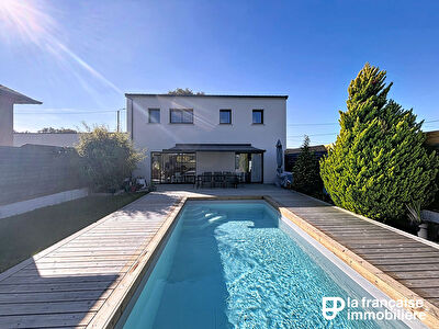 Maison – Vern Sur Seiche –  contemporain – lumière – piscine – sobriété –