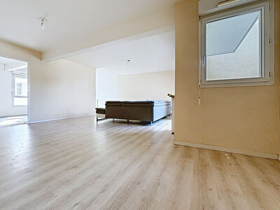 3 pièces récent – balcon – parking – à vendre – Arsenal/Redon