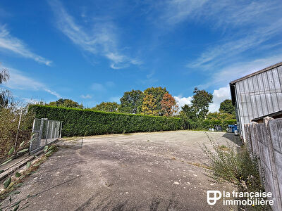 A VENDRE – Terrain constructible à L’HERMITAGE