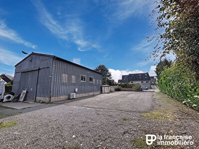 A VENDRE – Terrain constructible à L’HERMITAGE