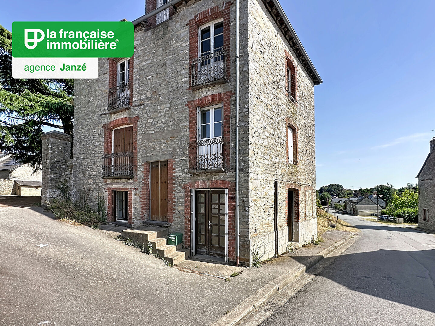 ENSEMBLE IMMOBILIER DE DEUX MAISONS A RÉNOVER