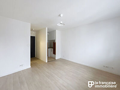Appartement Type Studio à louer – Non meublé – 21m² – Rennes – Centre ville – Local vélos et poubelles
