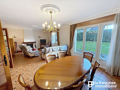 A VENDRE – maison indépendante avec garage et 1042 m² de terrain