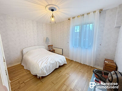 A VENDRE – maison indépendante avec garage et 1042 m² de terrain