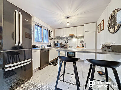 A VENDRE – BRUZ – maison mitoyenne – garage et terrain