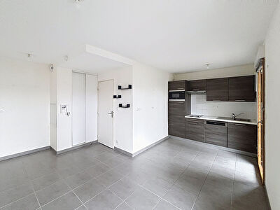 A proximité immédiate de la gare