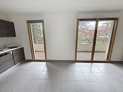 A proximité immédiate de la gare