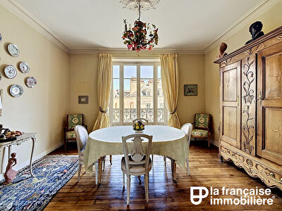 Élégant T5 de caractère à rénover, 148 m² – 4 chambres