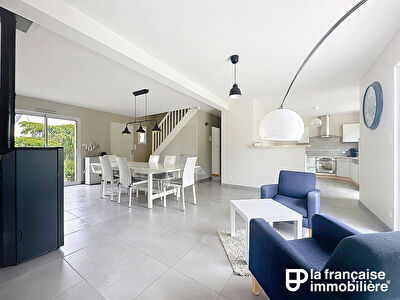 MAISON 5 CHAMBRES – DOUBLE GARAGE