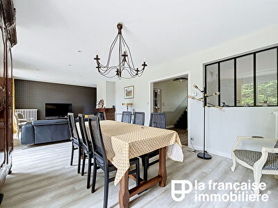 A vendre -Maison rénovée -5 chambres – terrain arboré d’environ 1 hectare – sous-sol complet