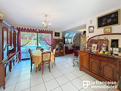Maison T7 à vendre – Montfort Sur Meu