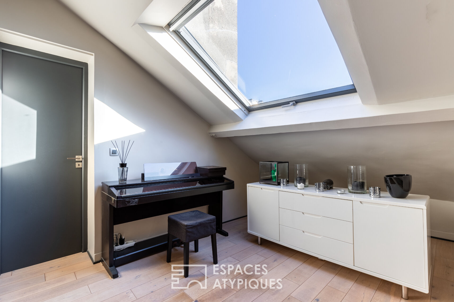 Photo Dernier étage traversant sous les toits - Village d'Auteuil image 4/6