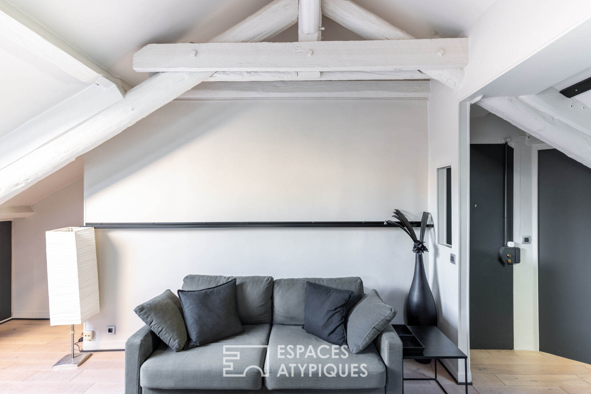 Photo Dernier étage traversant sous les toits - Village d'Auteuil image 5/6