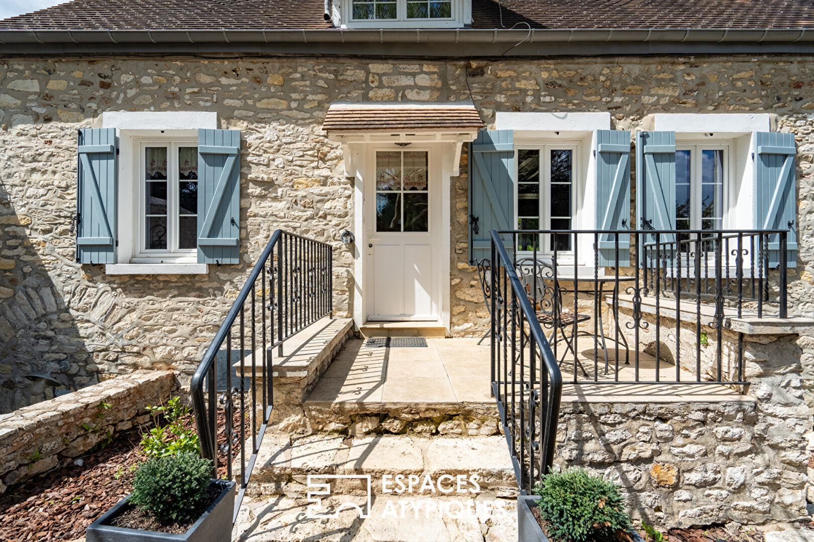 Photo L'équilibre parfait : la quiétude de la campagne à quelques pas de la ville image 2/6