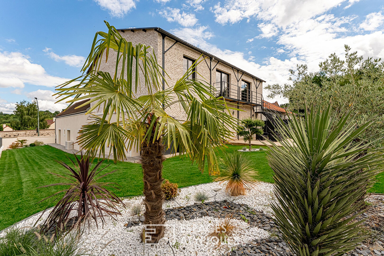 Agence immobilière de Espaces Atypiques Yvelines - ESPACES ATYPIQUES YVELINES
