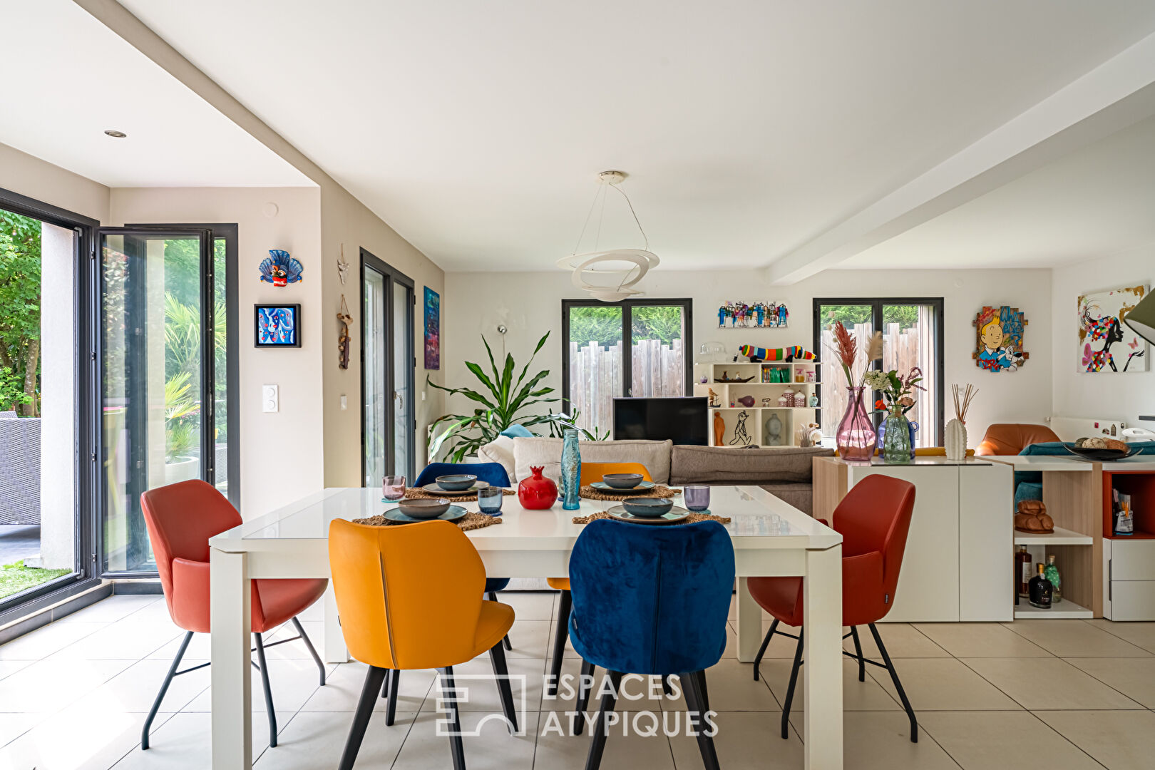 Photo Maison contemporaine baignée de lumière  dans résidence sécurisée à Noisy-le-Roi, proche du golf image 6/6