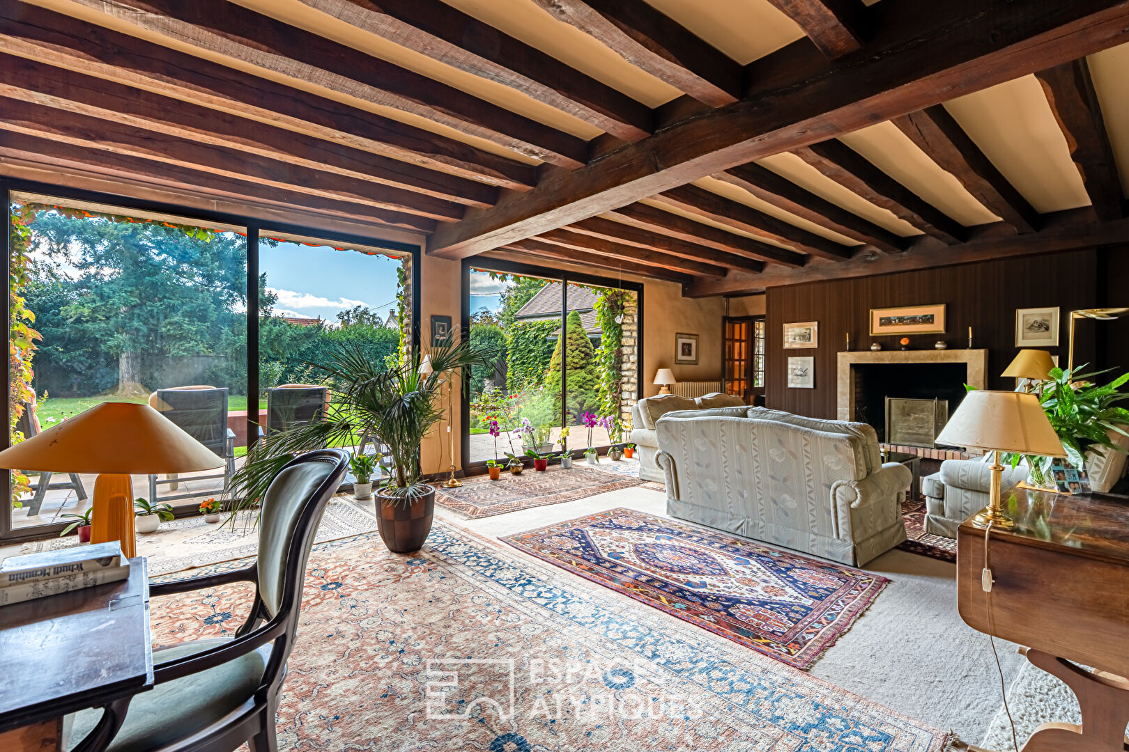 Photo Demeure familiale aux volumes généreux, multiples possibilités dans un cadre préservé à Beynes image 2/6