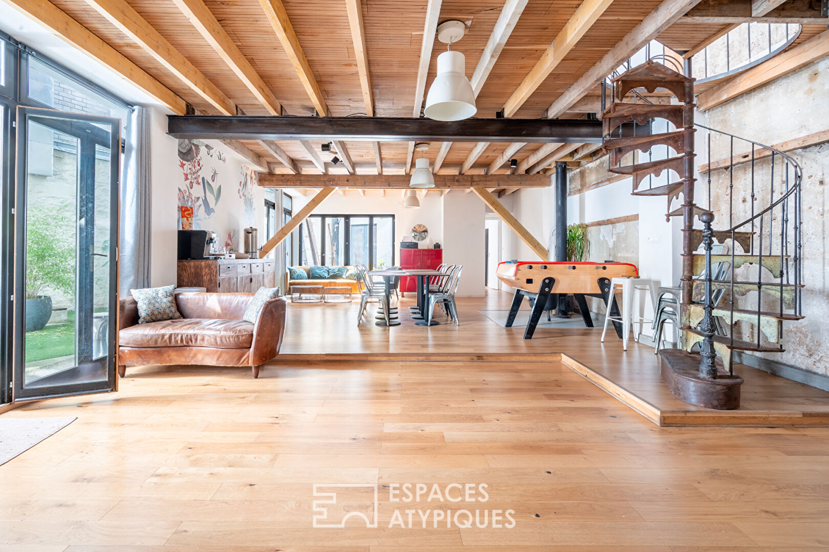 Atelier en duplex à usage mixte dans une une ancienne menuiserie