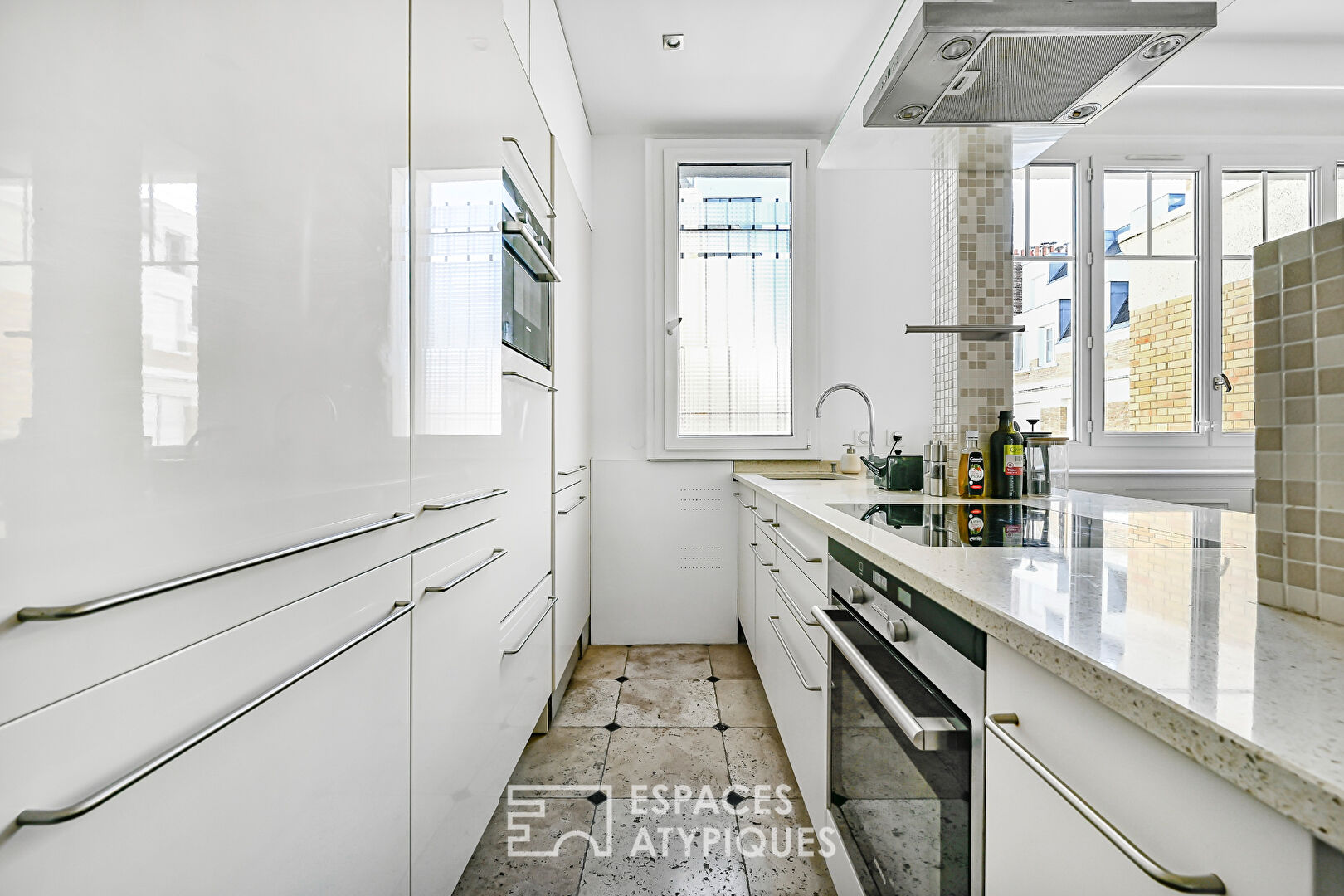 Photo Etage élevé traversant avec balcon-terrasse à Auteuil Sud image 6/6