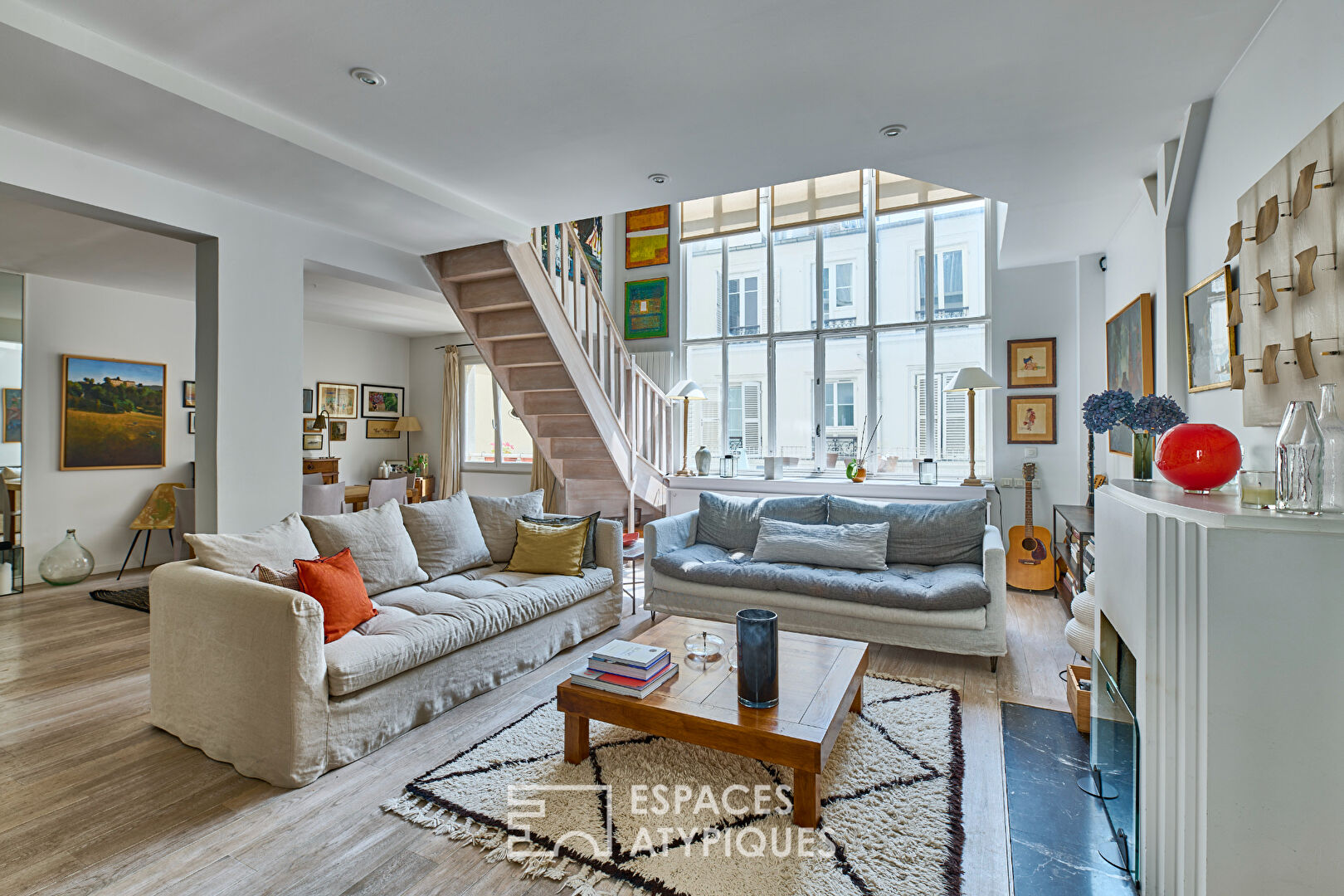 Photo Ancien atelier d'artiste aménagé en duplex à Montmartre image 2/6