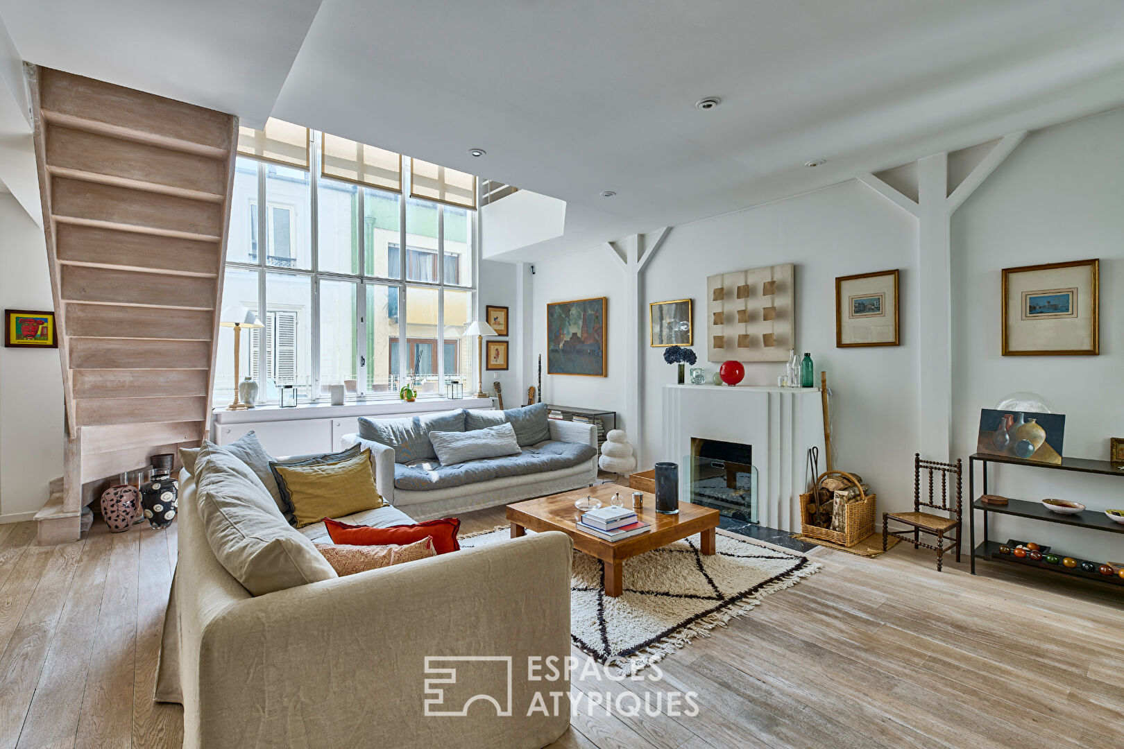 Photo Ancien atelier d'artiste aménagé en duplex à Montmartre image 5/6