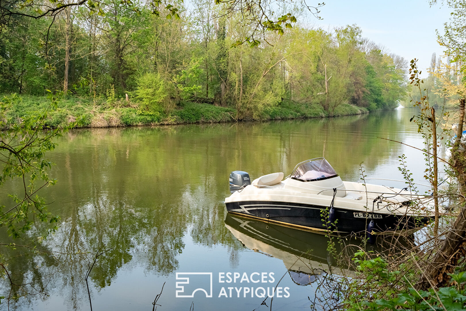 Maison rénovée avec ponton sur l'Île de Vaux : les charmes des bords de Seine