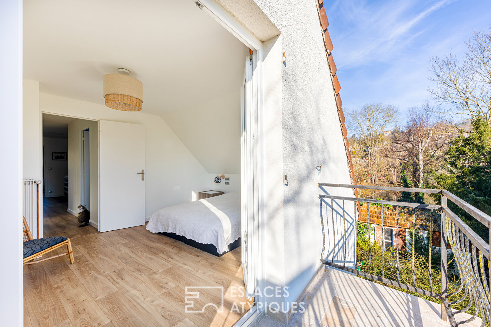 Photo Maison rénovée avec ponton sur l'Île de Vaux : les charmes des bords de Seine image 6/6