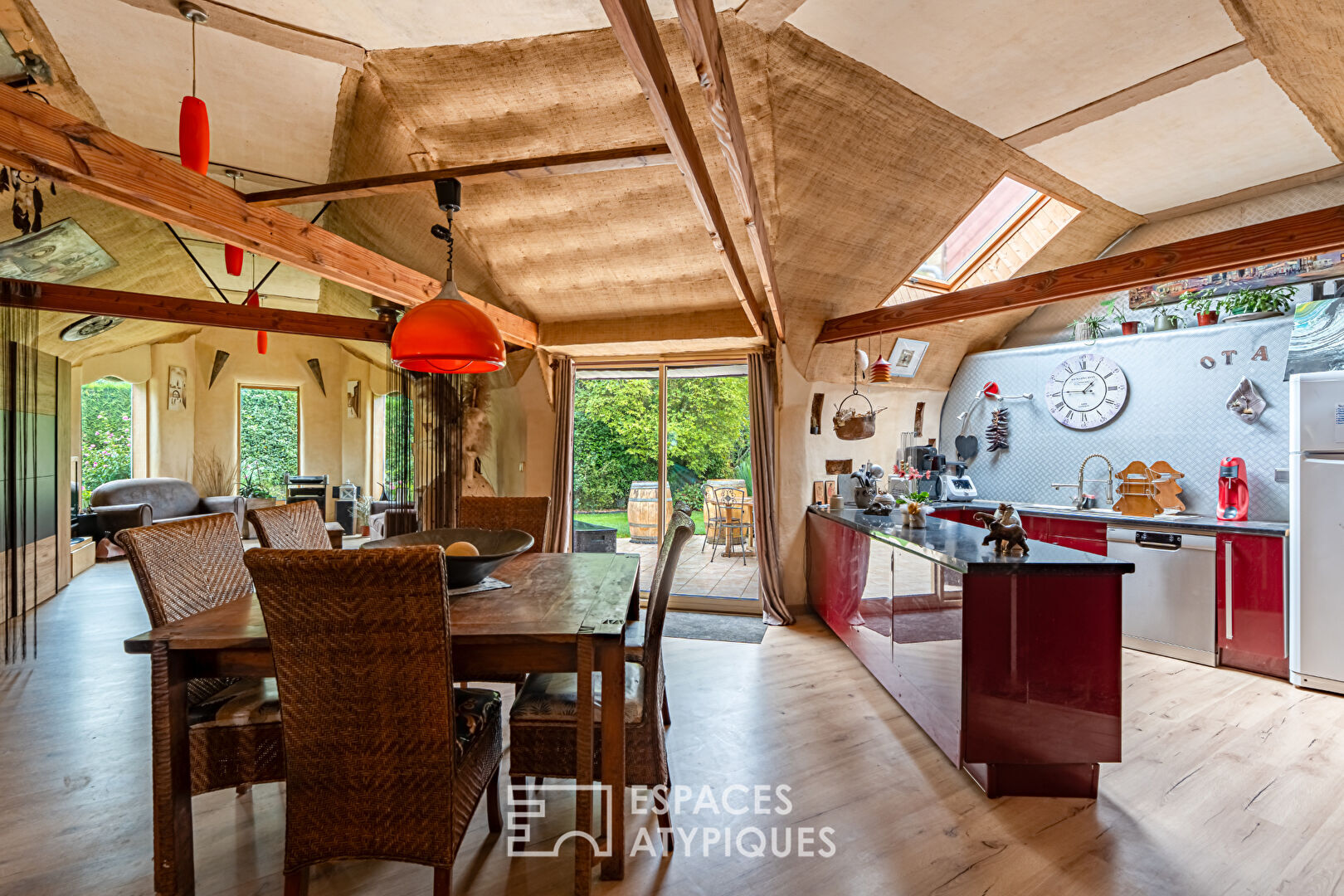 La maison aux murs de paille, écrin écologique à Sonchamp
