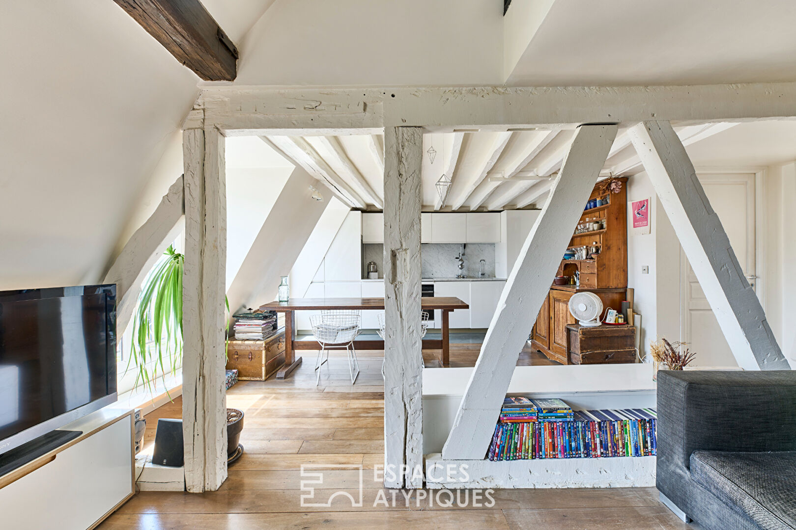 Photo Duplex en dernier étage avec balcon - Île de la Cité image 3/6