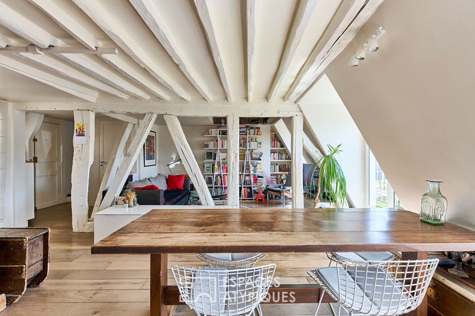 Photo Duplex en dernier étage avec balcon - Île de la Cité image 4/6