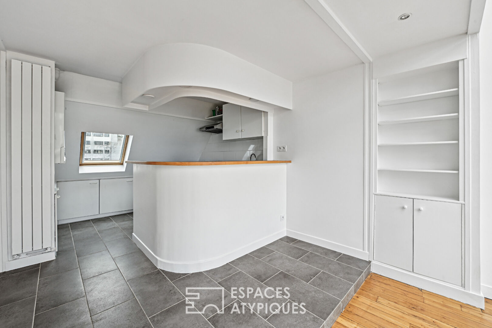 Photo Atelier d'artiste traversant en dernier étage avec balcon - Jasmin Auteuil image 3/6