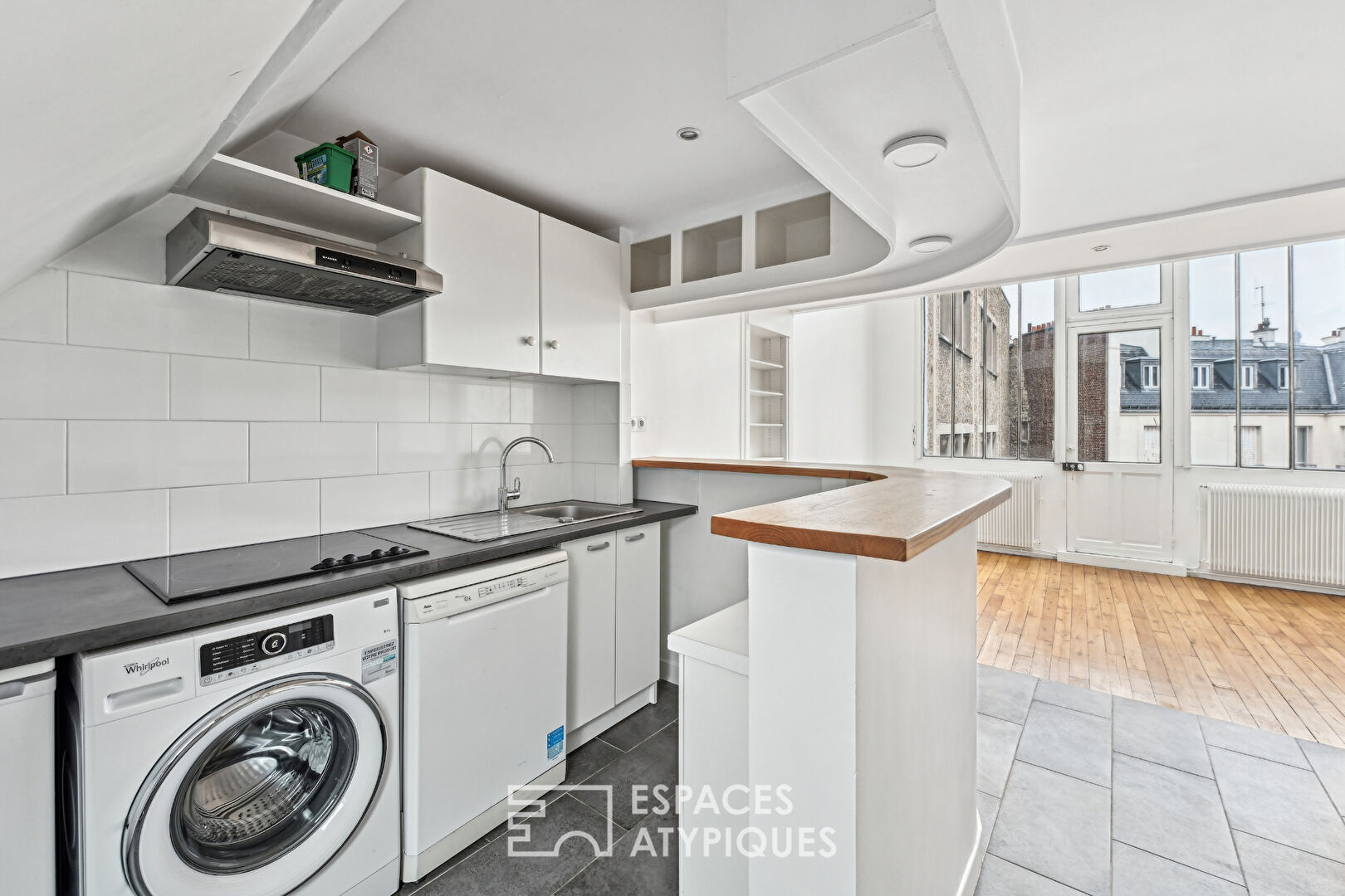 Photo Atelier d'artiste traversant en dernier étage avec balcon - Jasmin Auteuil image 4/6