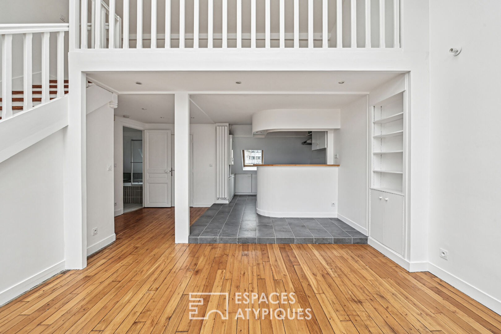 Photo Atelier d'artiste traversant en dernier étage avec balcon - Jasmin Auteuil image 6/6