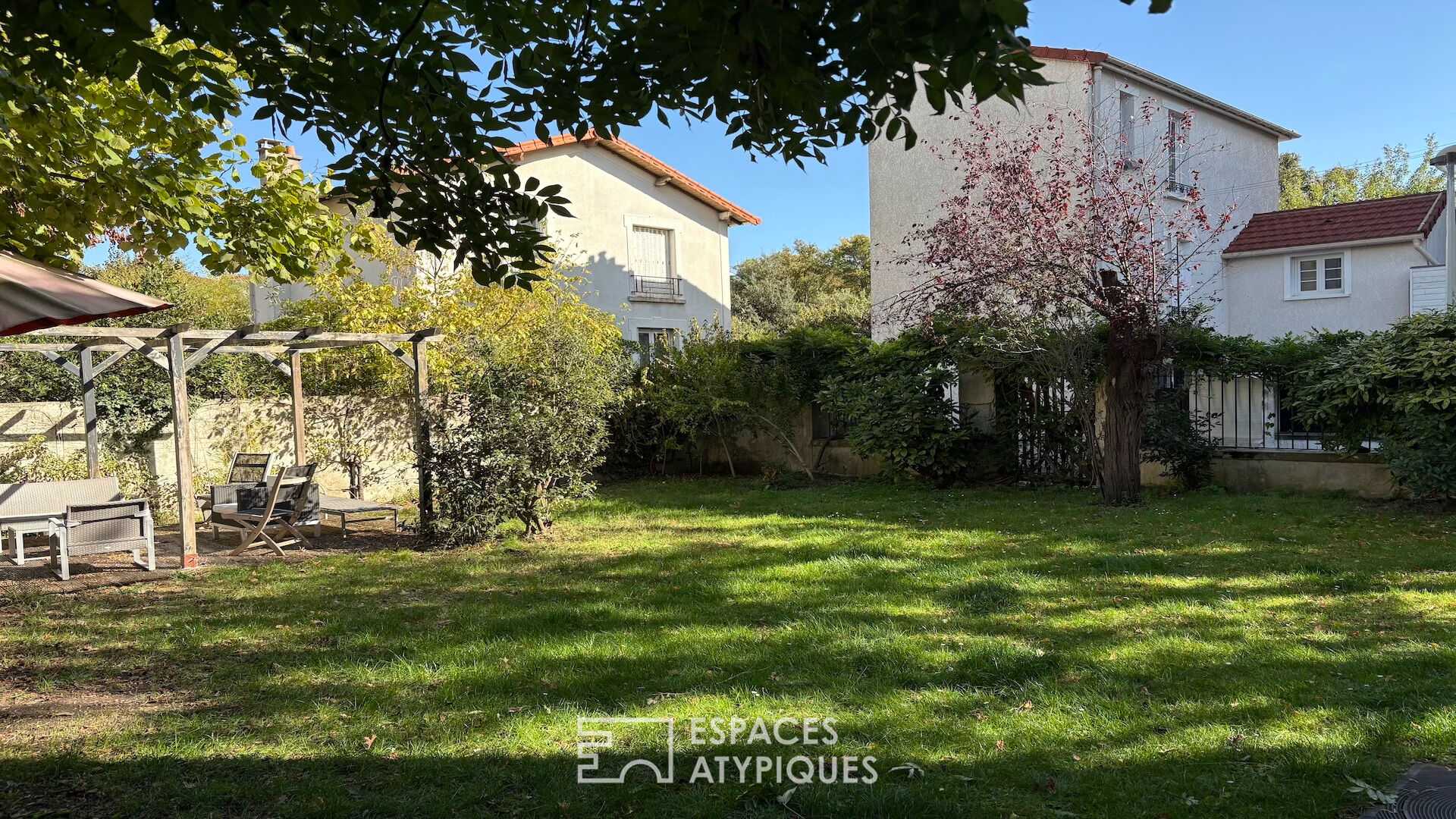 Terrain constructible en zone résidentielle en centre-ville