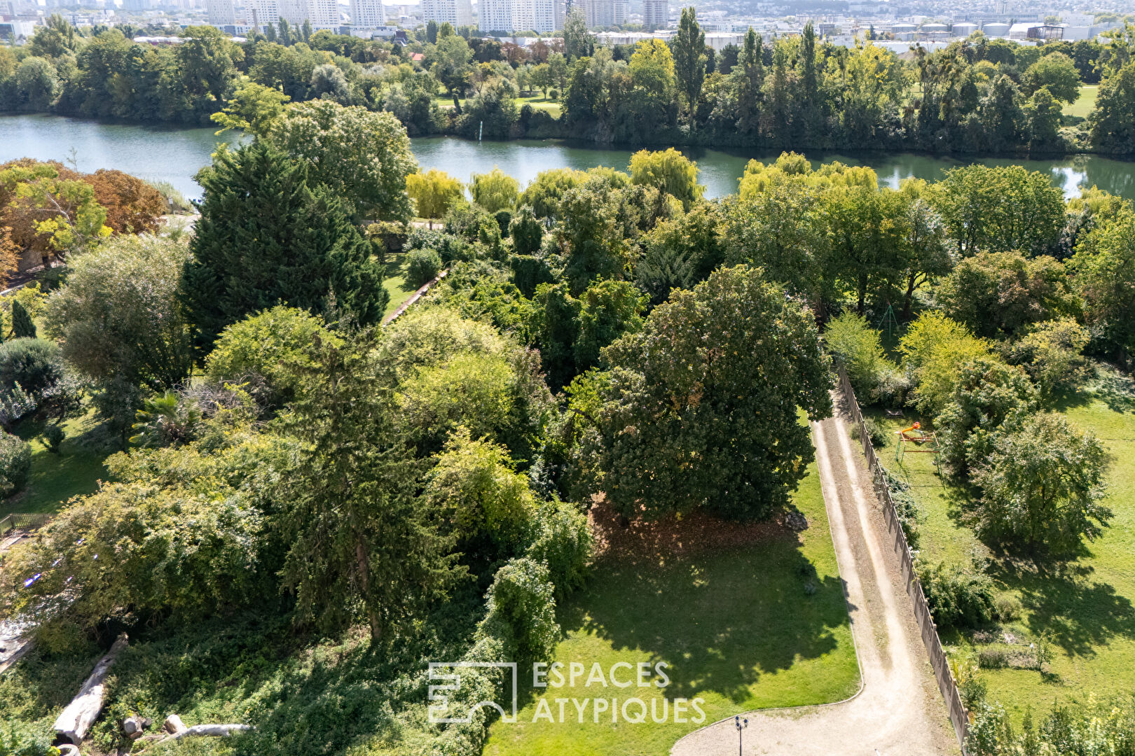 Photo Maison de caractère de 211 m²  dans le coeur historique de Carrières Sur Seine image 2/6