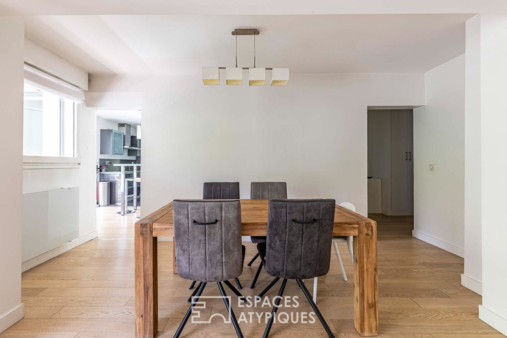 Photo Esprit contemporain rénové et réaménagé avec balcon-terrasse et loggia image 5/6