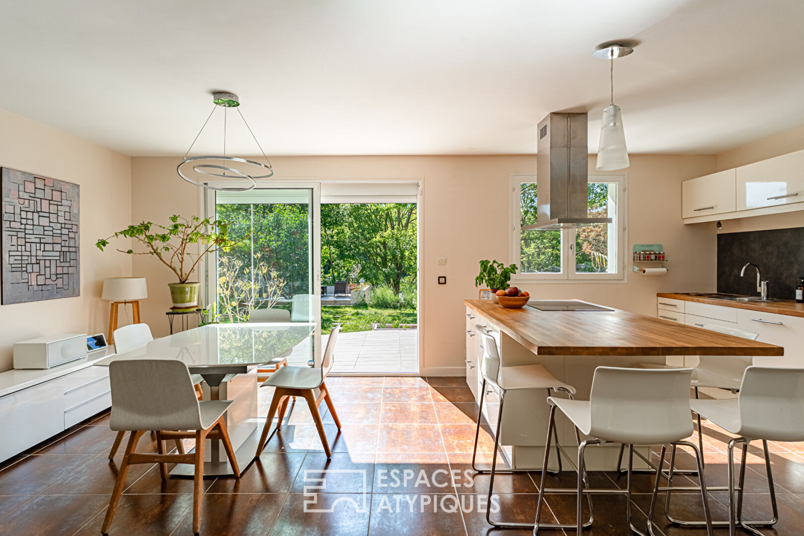 Maison en bord de Seine avec terrasses et jardin bucolique