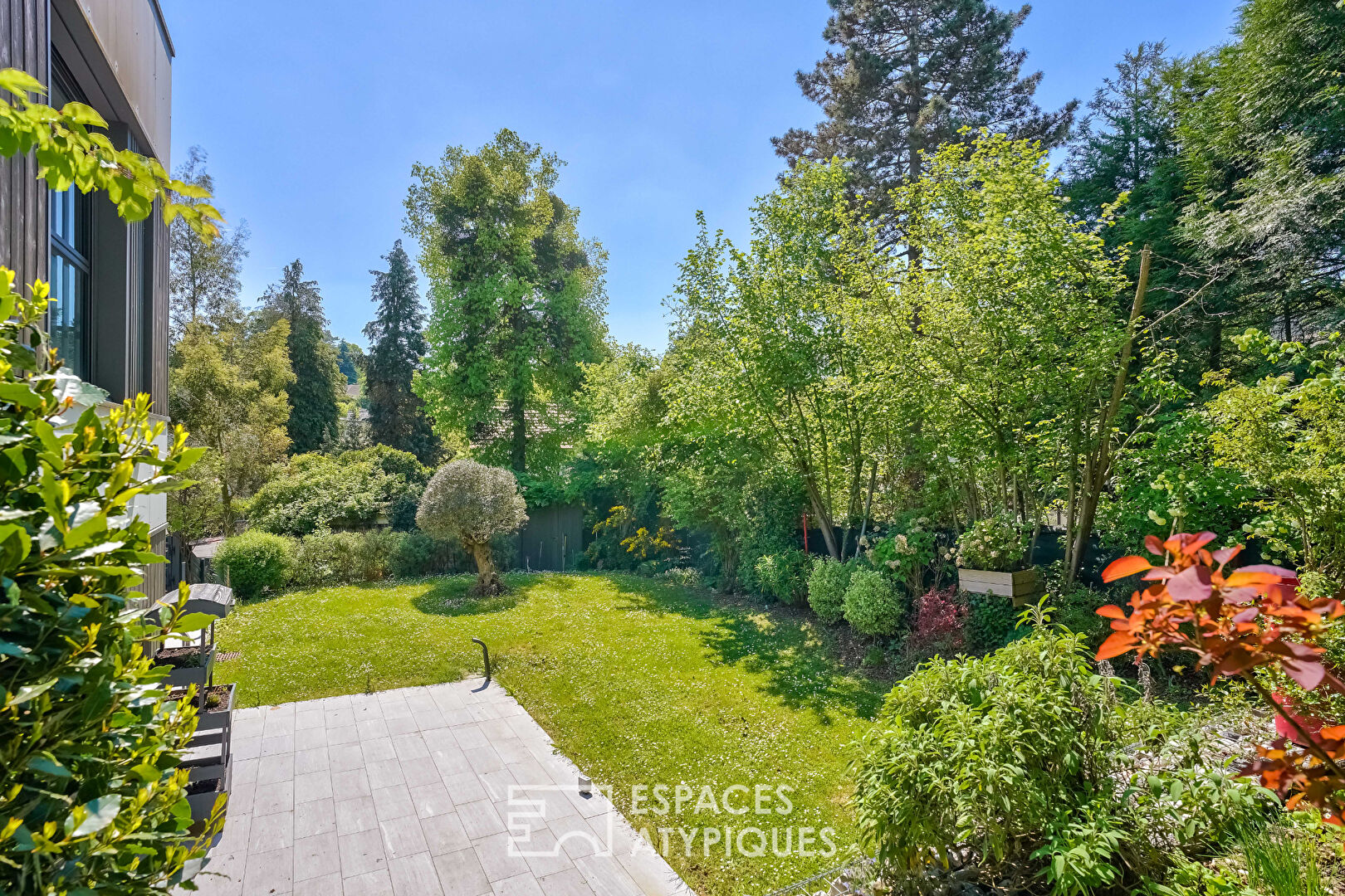 Photo Maison d'architecte avec terrasse et jardin sans vis à vis image 2/6