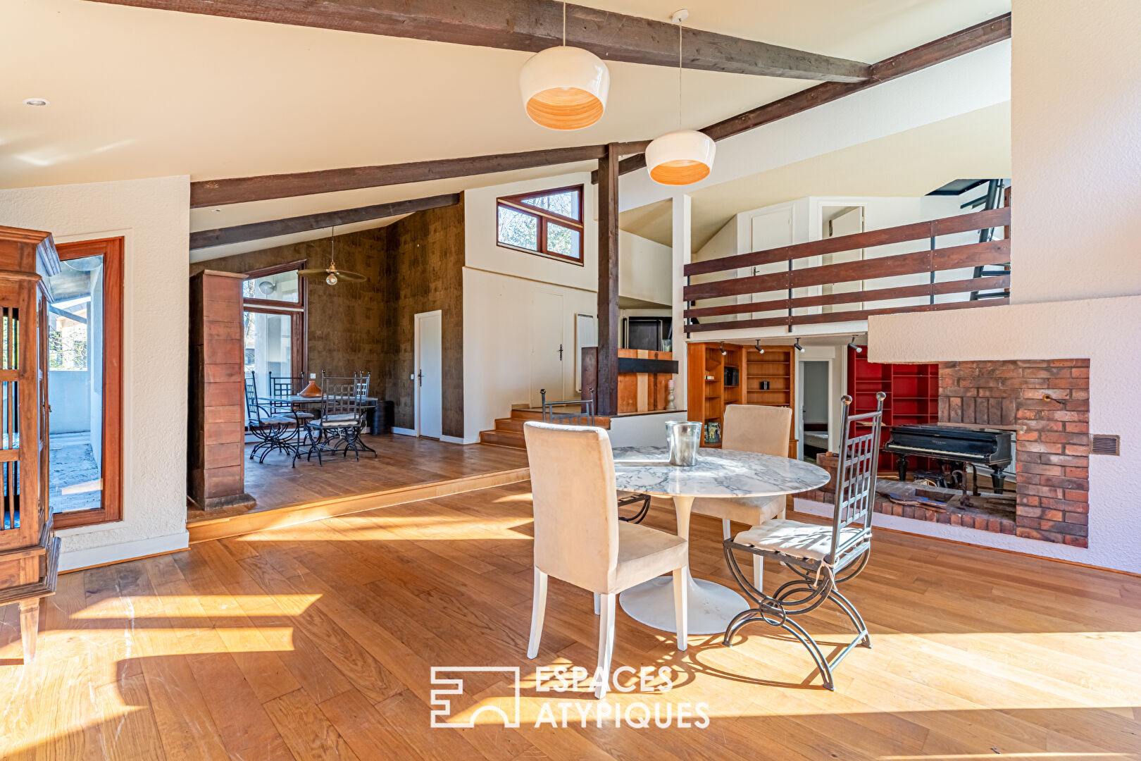 Photo Superbe maison d'Architecte et son appartement indépendant en rez de jardin image 1/6