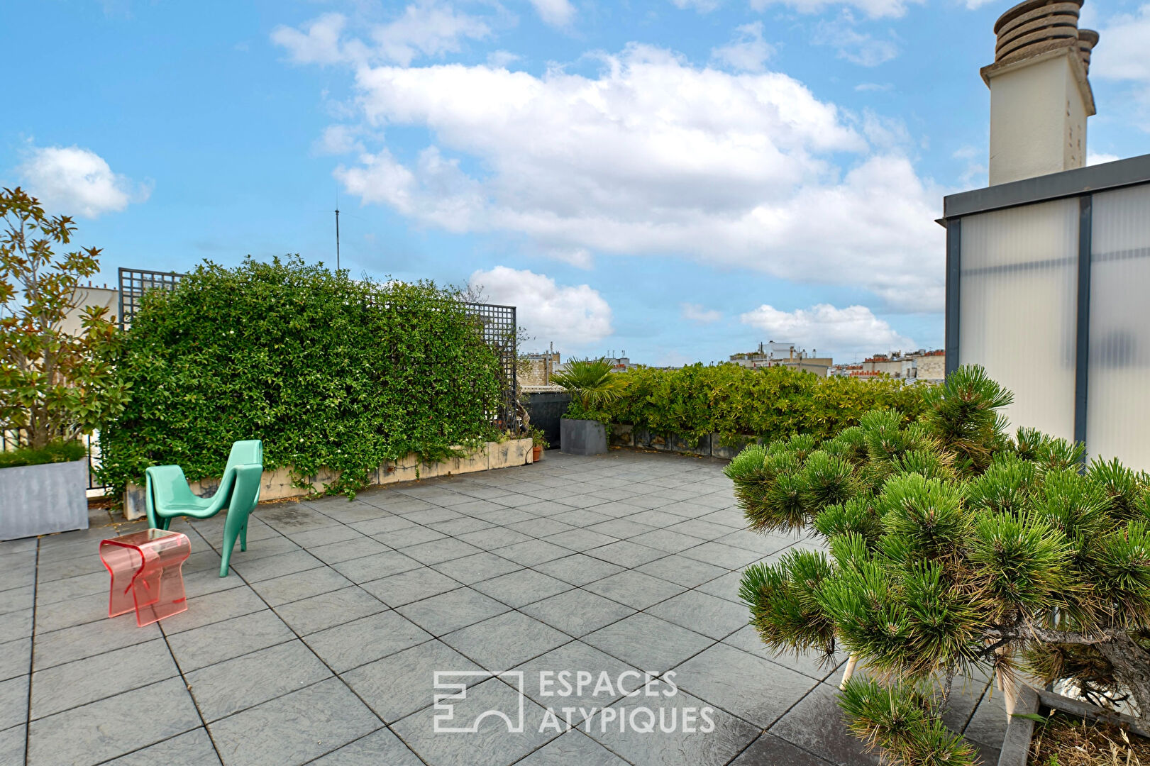 Photo Dernier étage avec terrasse plein ciel et vue Tour Eiffel - image 2/6